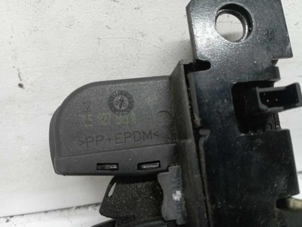 GACHE DE HAYON PORSCHE CAYENNE - Vue 3